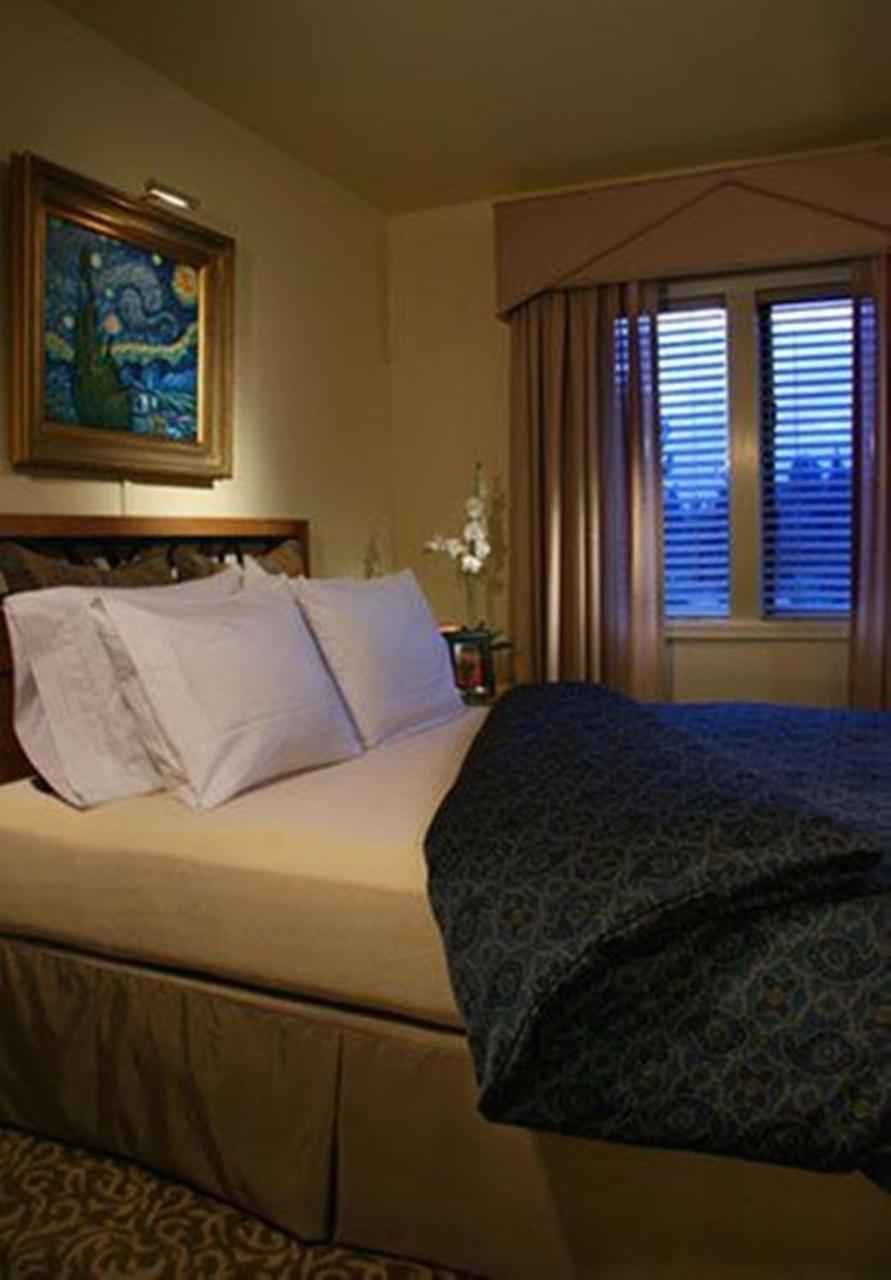 סטייטליין Lodge At Kingsbury Crossing חדר תמונה
